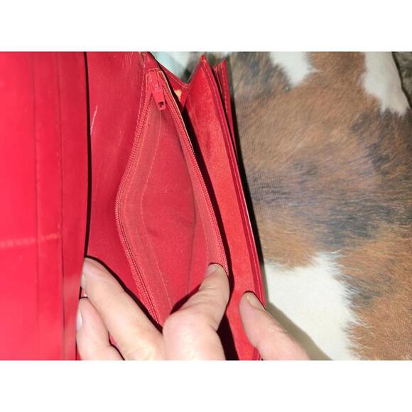 Red Prada Wallet - Picture 4 of 14